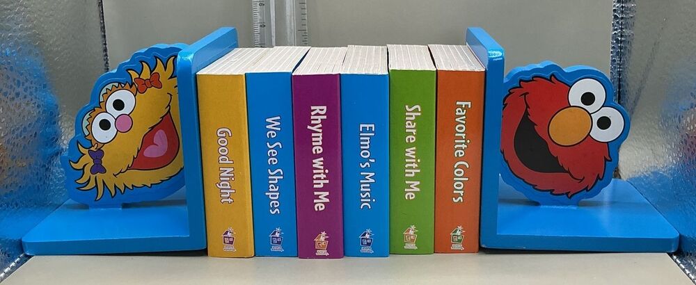2005 Sesame Workshop Elmo & Zoe Royal Blue Wooden Small Bookends with 6 books